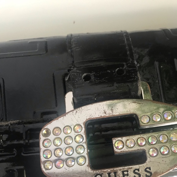 Guess wallet in used condition. Still has lots of life in it - Picture 3 of 3